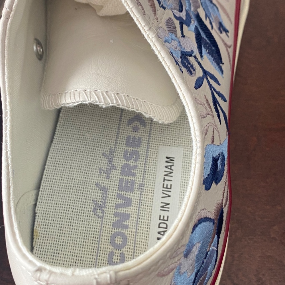 Converse Chuck Taylor® All Star® Parkway Floral 70
Low Top Sneaker - Picture 7 of 13